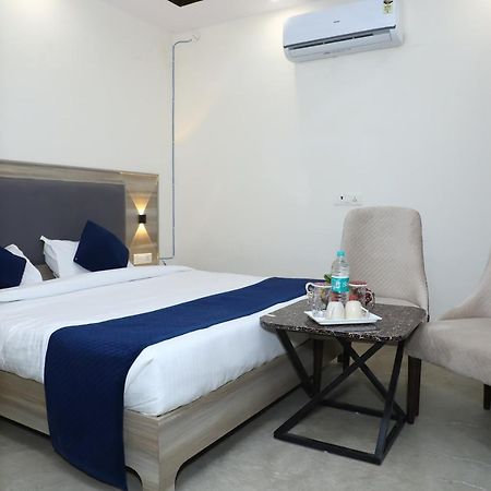 Lyf Corporate Suites - Noida Sector 19 Esterno foto