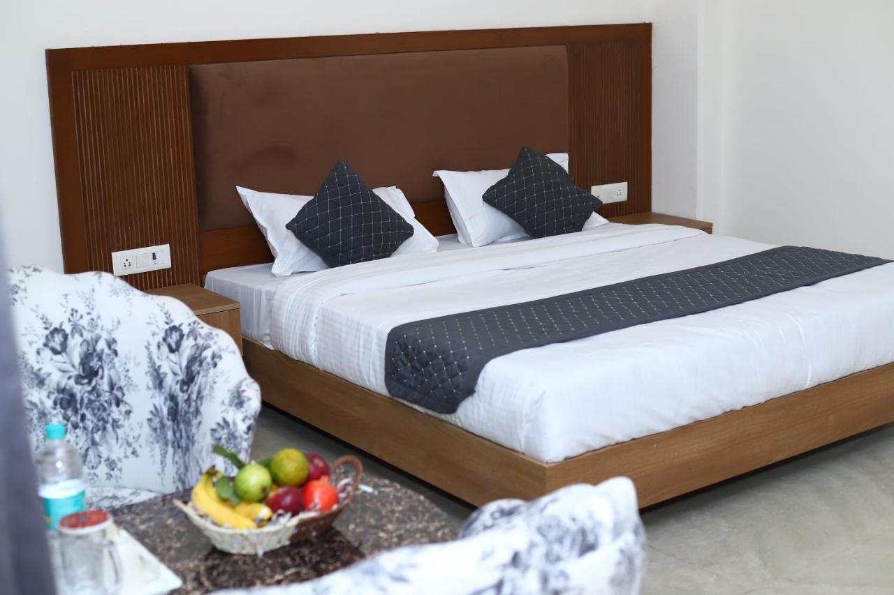 Lyf Corporate Suites - Noida Sector 19 Esterno foto