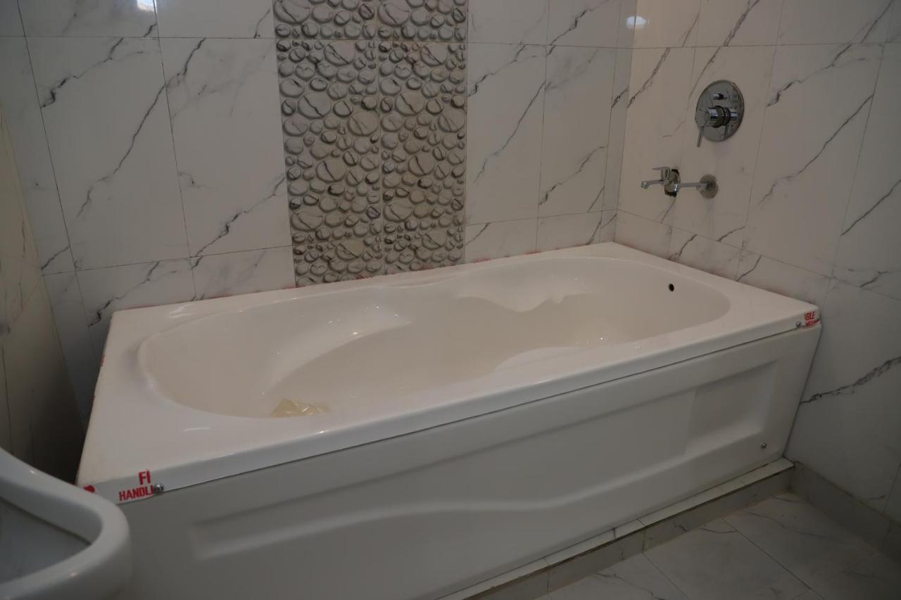 Lyf Corporate Suites - Noida Sector 19 Esterno foto