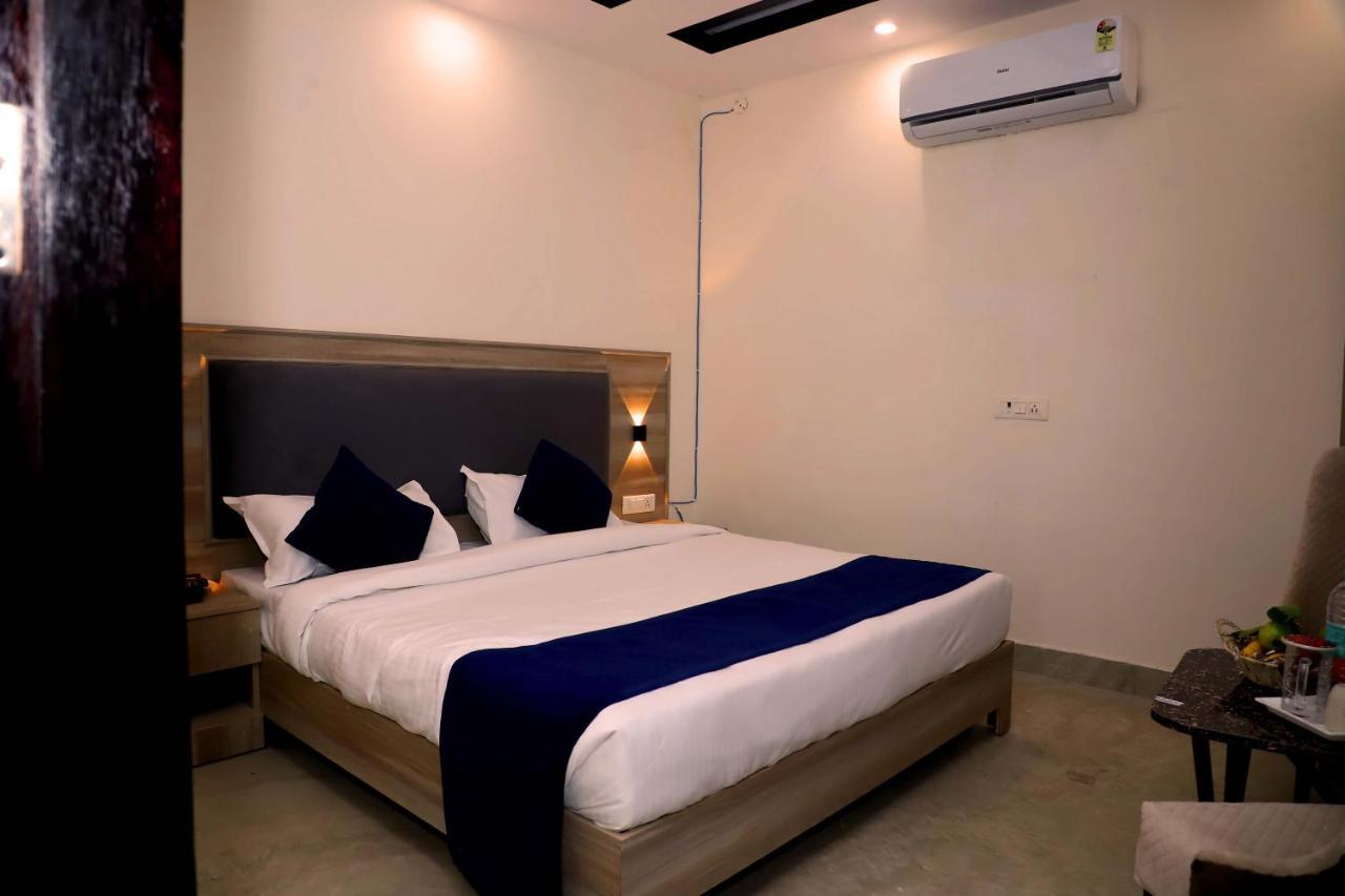 Lyf Corporate Suites - Noida Sector 19 Esterno foto