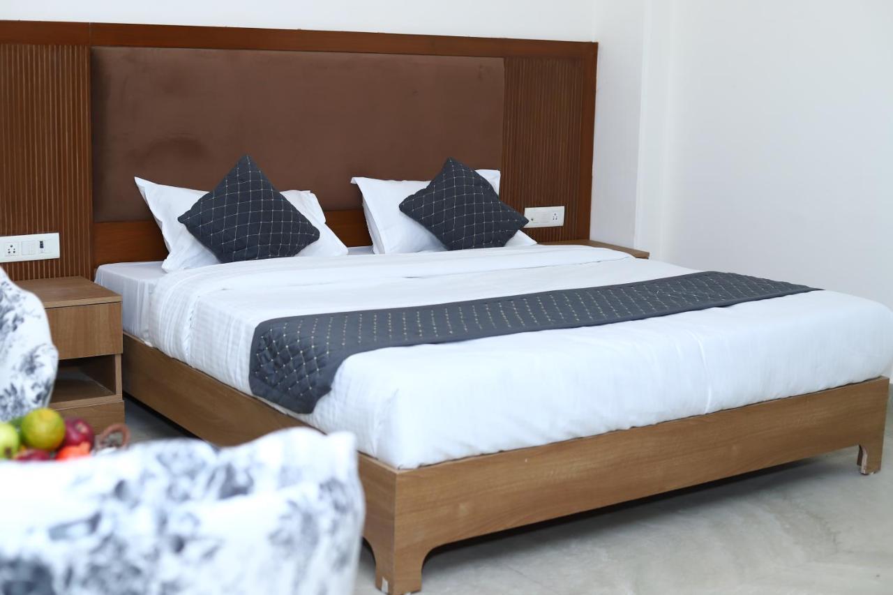 Lyf Corporate Suites - Noida Sector 19 Esterno foto